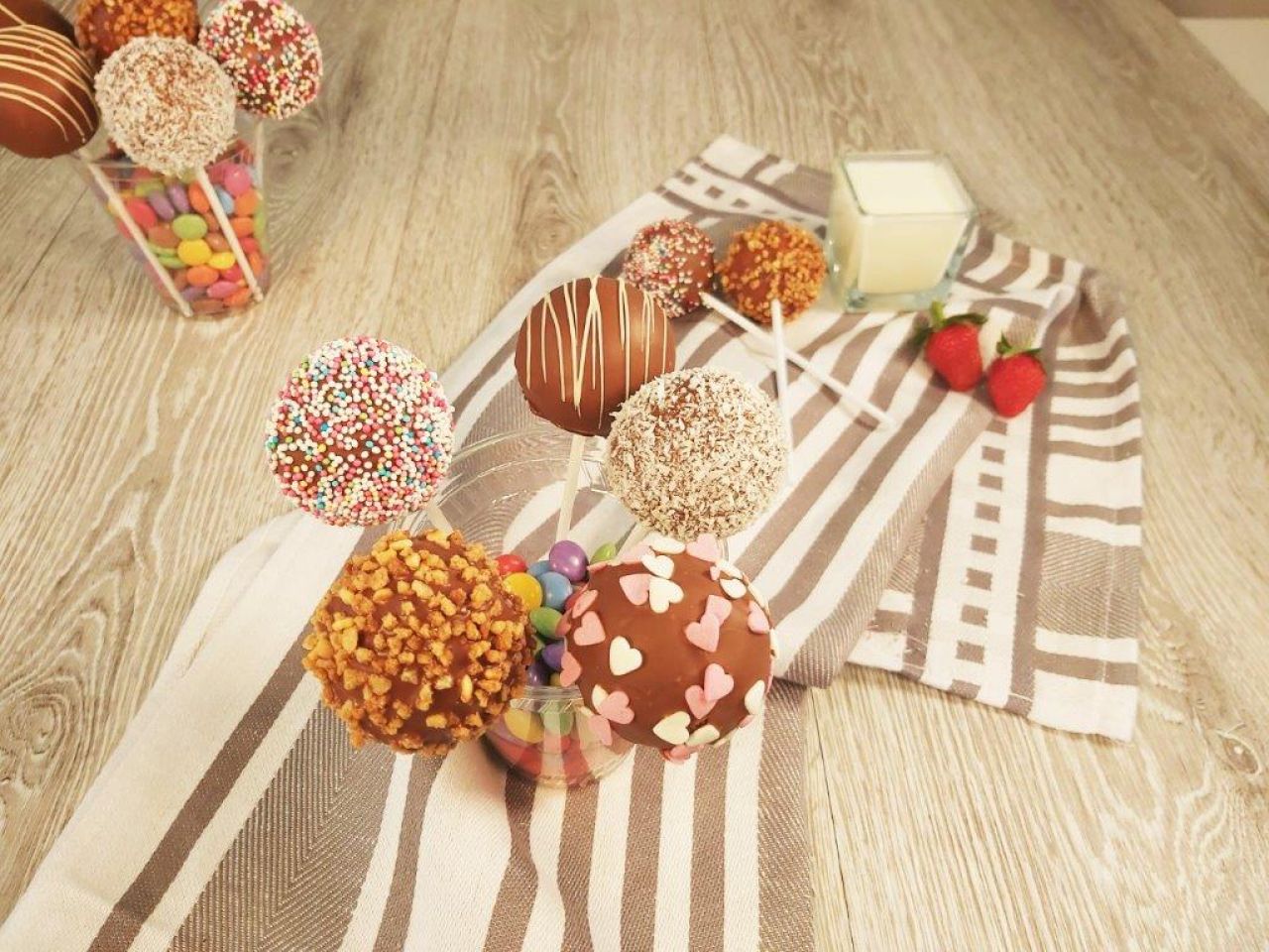 Chleb Weekendowy z ziarnami i pomidorami.